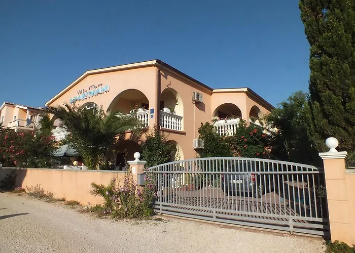 Mare Апартаменты Вир